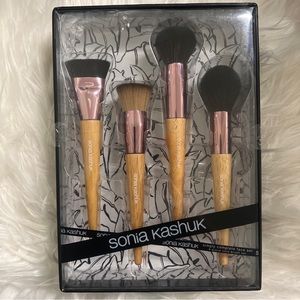 SOLD- SONIA KASHUK Simply Complete Face 4 pc Brush Set